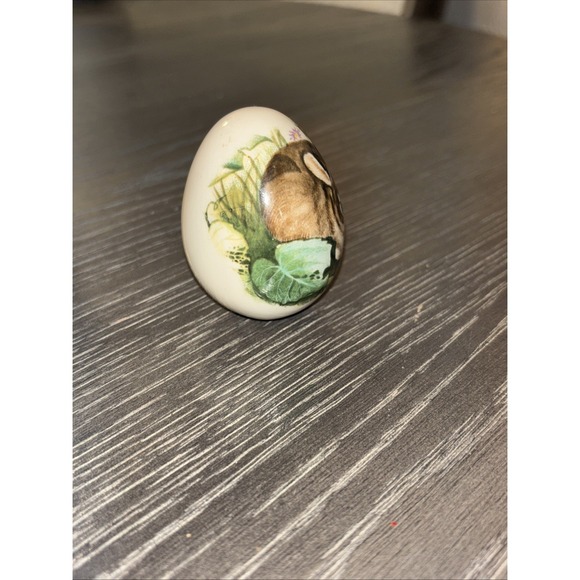 Hand‎ Painted Glazed Egg Bunny In Garden  Great For Easter - Picture 2 of 4